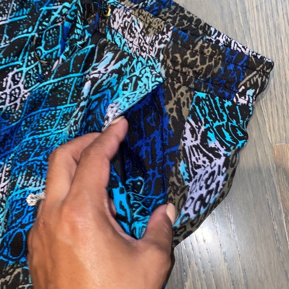 Super Cute Pants 💙🖤✨ - Picture 2 of 5